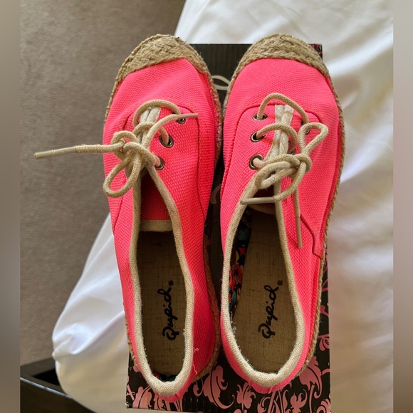 Neon pink size 5 1/2 fabric sneakers - Picture 1 of 6